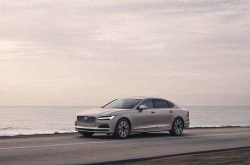 Volvo Car bán ra 50.315 xe trong tháng 2, xe điện chiếm gần một nửa.