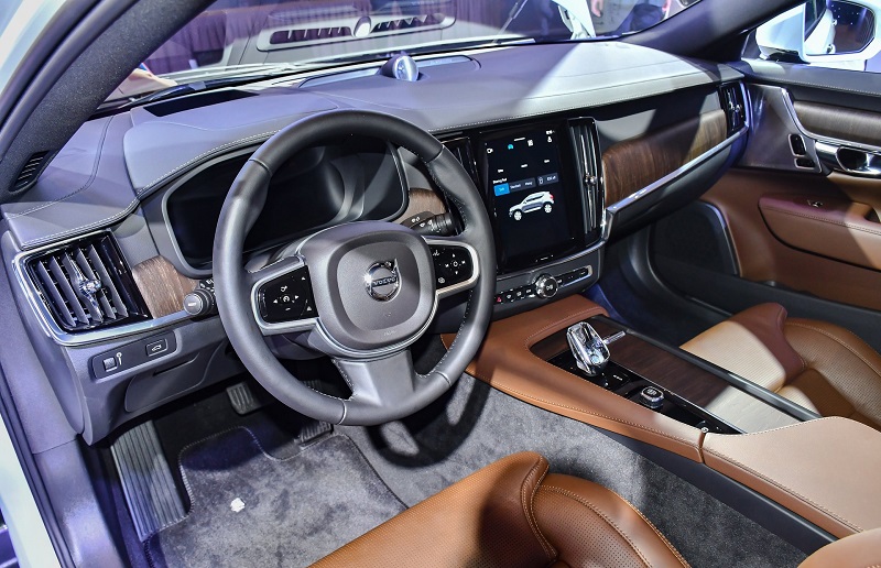 Không gian ghế người lái Volvo S90L Ultra