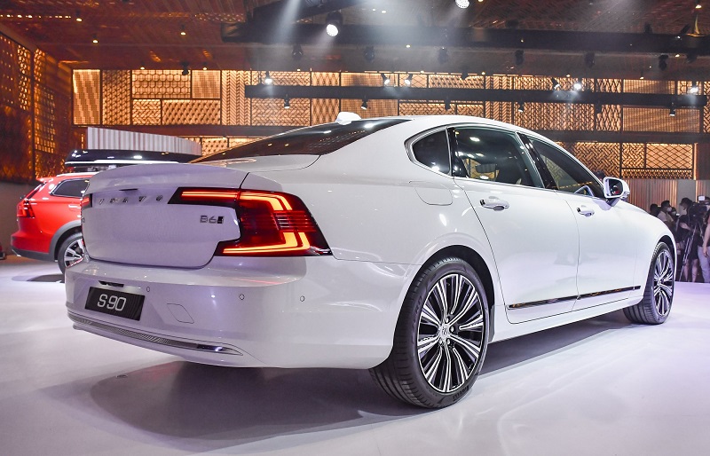 Phần đuôi xe Volvo S90L Ultimate